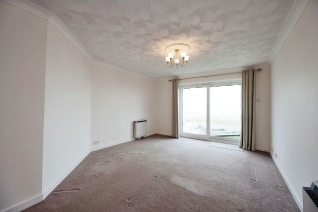 Flat 5, Regatta Court, Hayling Island photo 3