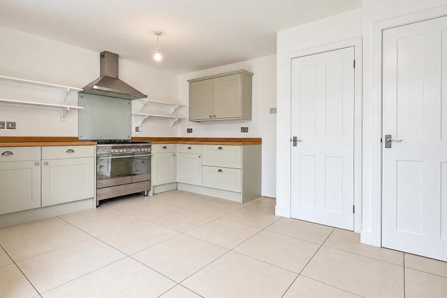 21, Queenborough Lane, Great Notley, Braintree photo 2