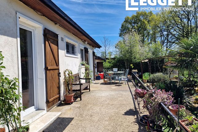 Villa for sale in Manot, Charente, Nouvelle-Aquitaine