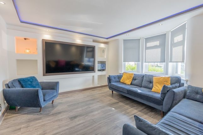 2 Hawthorn Gardens, Mossend photo 3