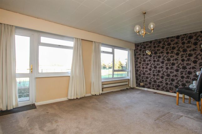 2-bed flat on 10 Limes Court, Sawyers Hall Lane, Brentwood, £315,000