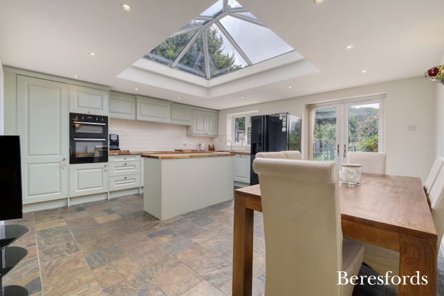 83, The Gardens, Brentwood photo 3