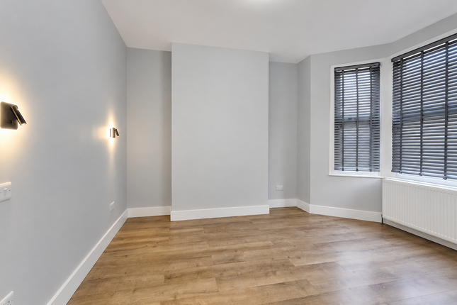 Totteridge Road , Enfield  photo 4
