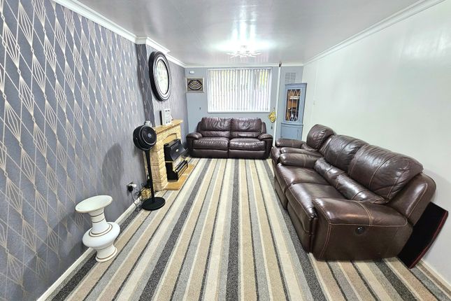 Mereworth Close, Leicester photo 2