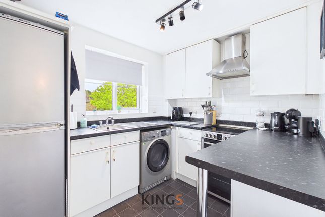 24 Tempsford, Welwyn Garden City photo 3