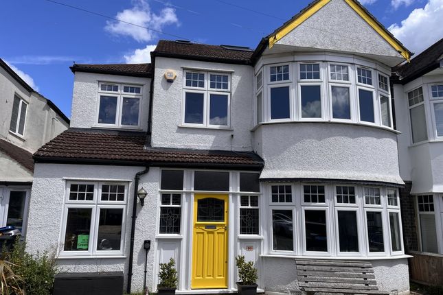 16, Sundial Avenue, London photo 3