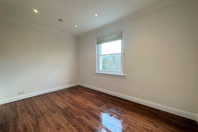 5,43 Ugr - Studio Room.Jpg