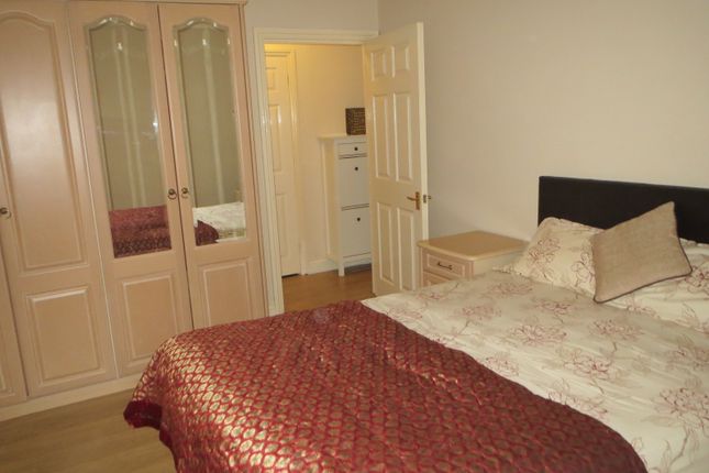 7 Oakley Court Harlington, Hayes photo 4