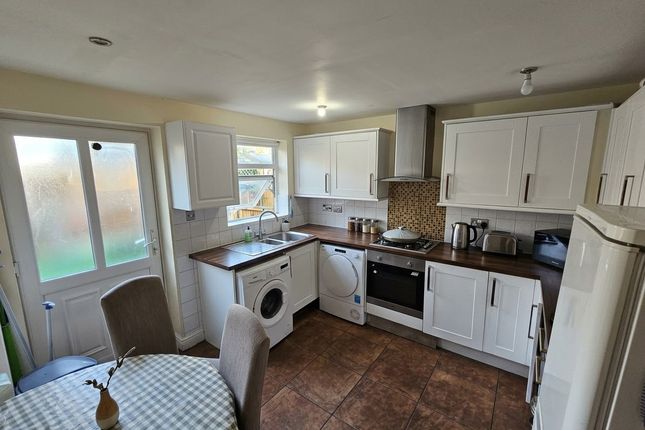 40, Crewe photo 2