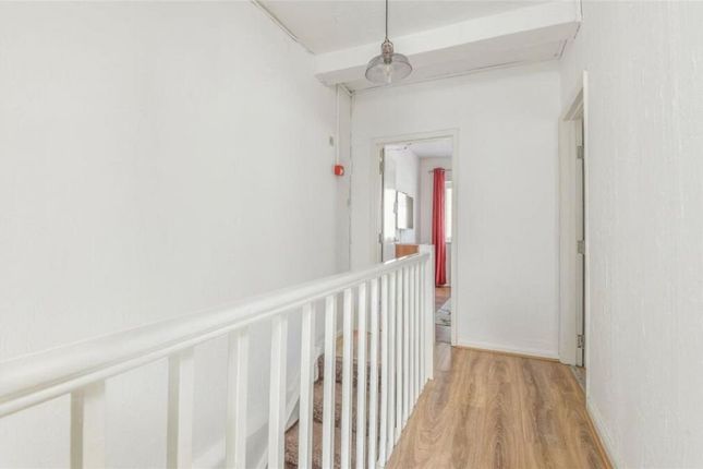 Flat to rent in Camden High Street, London