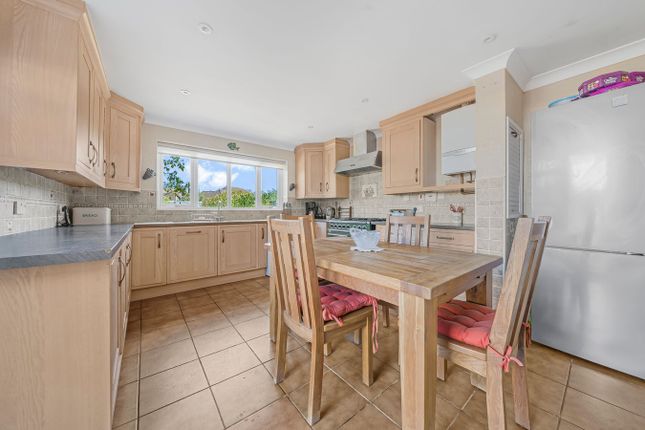 38, Manor Farm Avenue, Shepperton photo 3