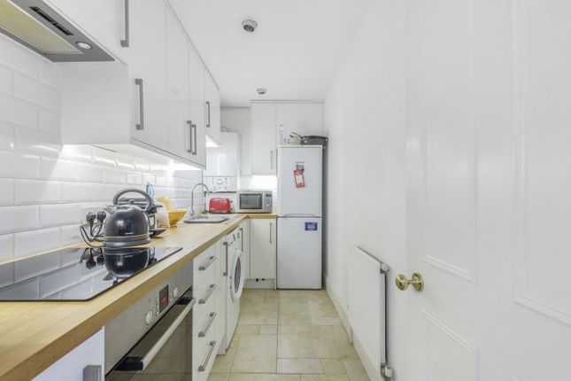 101c, Alfriston Road, London photo 2