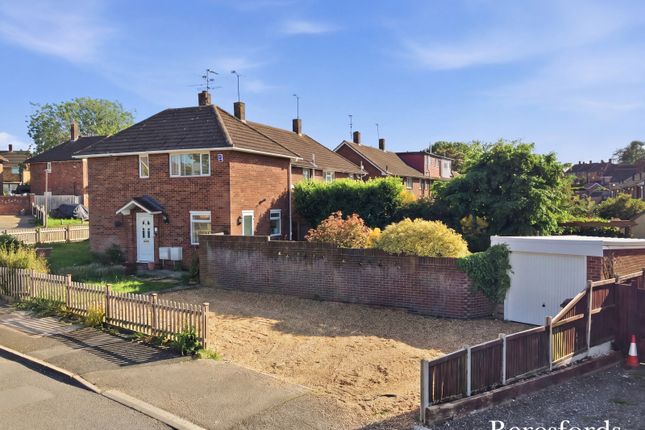 28, Wainwright Avenue, Brentwood photo 2