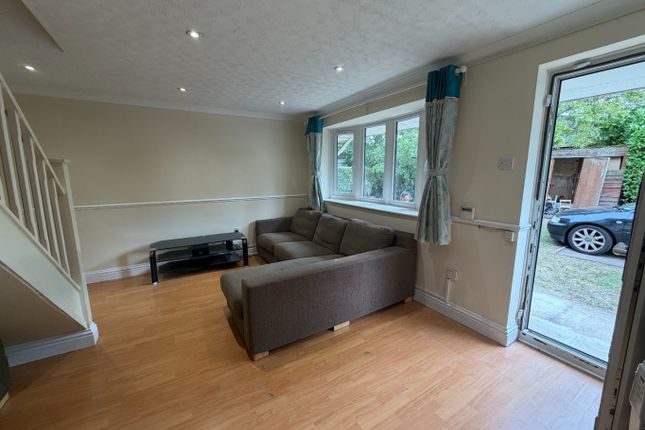 3, Turnberry Court, Watford photo 3
