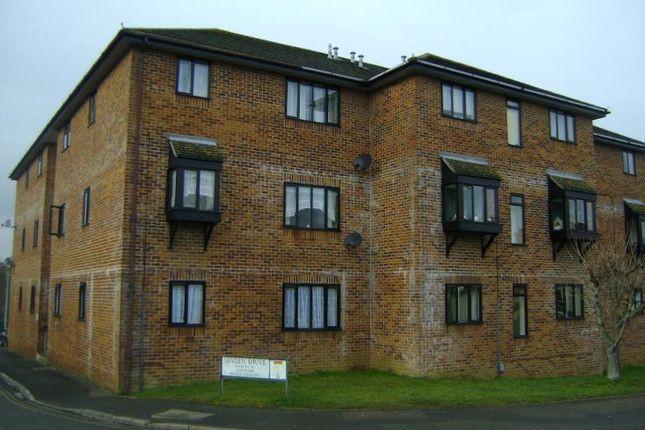 Flat to rent in Linden Drive, Liss