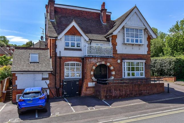 2-bed flat on Baltic Road, Tonbridge, £198,500