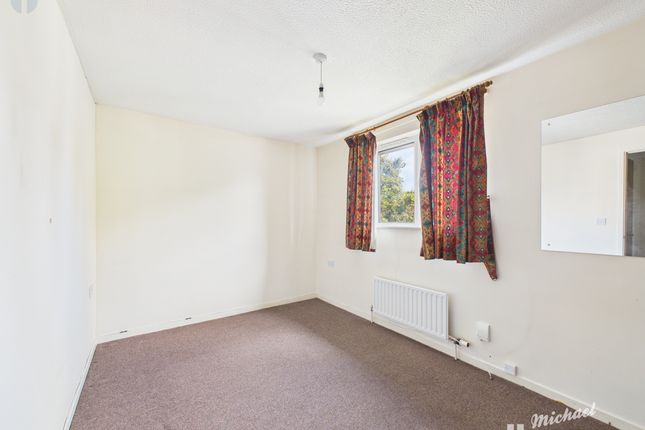 14 Bracken Way, Aylesbury photo 3