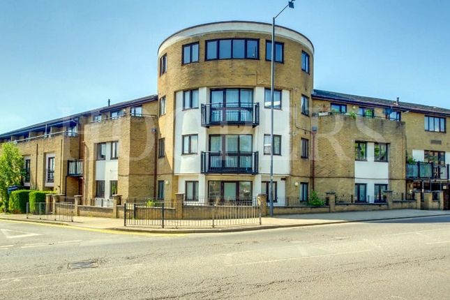 2-bed flat on Green Court, Neasden Lane, London, £350,000