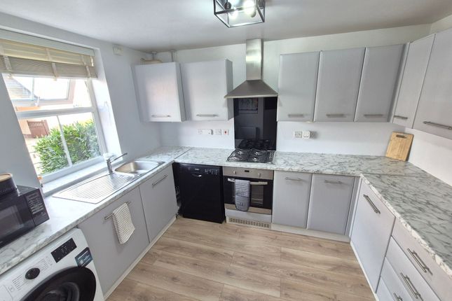 11 Headstock Close, Coalville photo 3