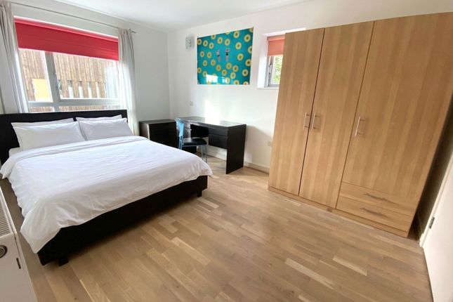 Flat 123, Holly Court Greenroof Way, London photo 3
