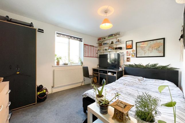 Flat 2C 43 Springhill Court_-3.Jpg