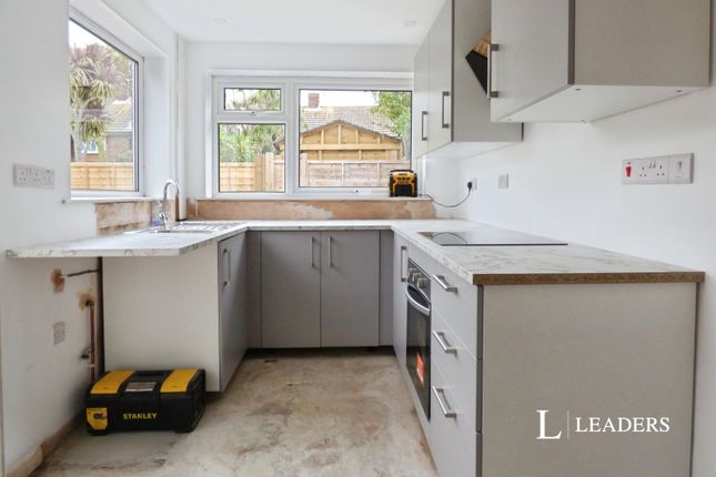 8, Henfield Close, Worthing photo 3