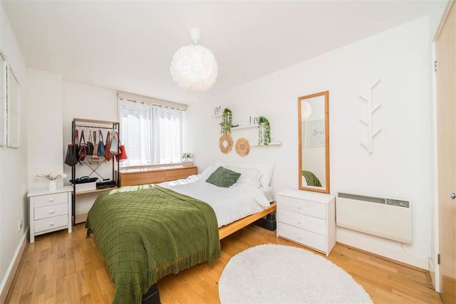 Apartment 16, Skyline Plaza Building, 80, Commercial Road, London photo 4