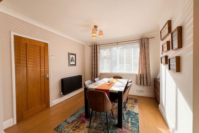 28 Pine Grove, Neath photo 2