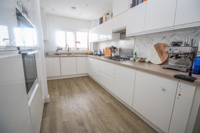 42, High Chase, Harlow photo 4