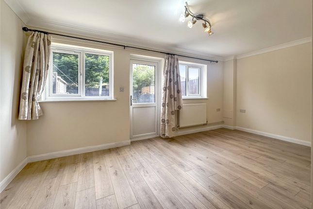 8, Humber Close, West Drayton photo 2