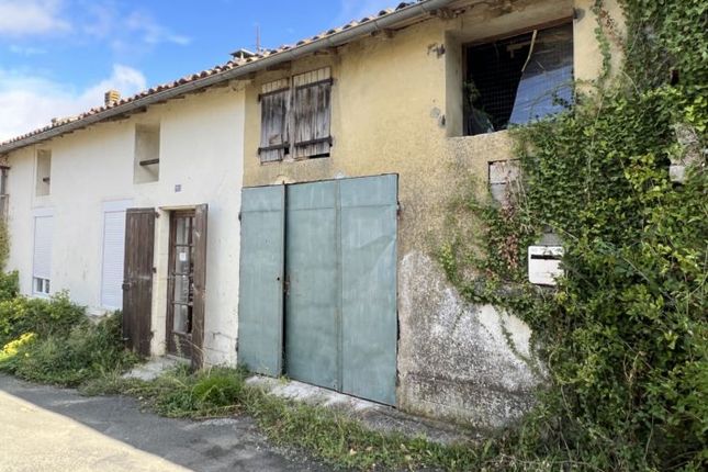 Property for sale in Vervant, Poitou-Charentes, 17400, France