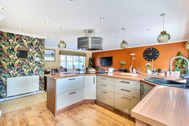 44, Carrisbrooke Way, Saltash photo 4