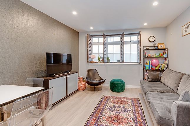 Flat for sale in Cornwall Avenue, Finchley