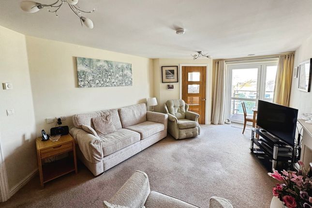 58,Middleton Court, Picton Avenue, Porthcawl photo 3