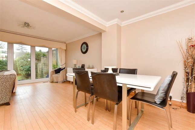 Harkness Close, Epsom photo 3