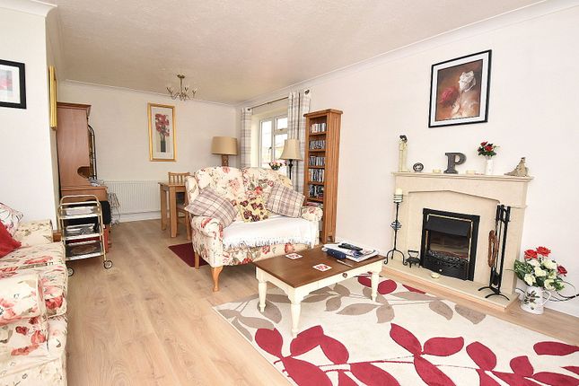 2, Elm Drive, Somerset photo 3