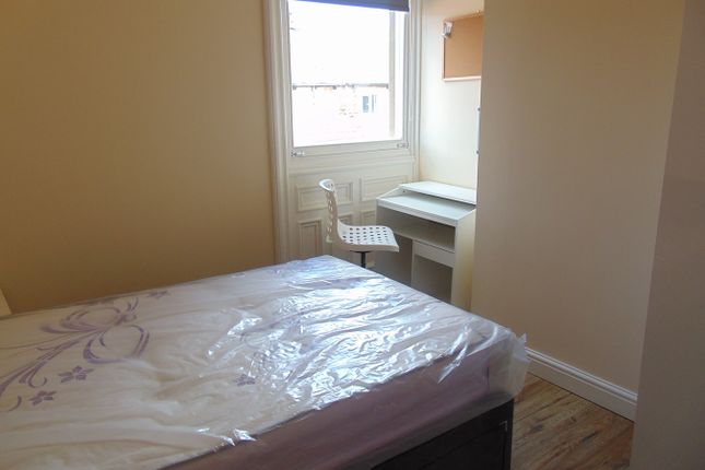 Flat to rent in 129 Colne Road, Burnley, Lancashire