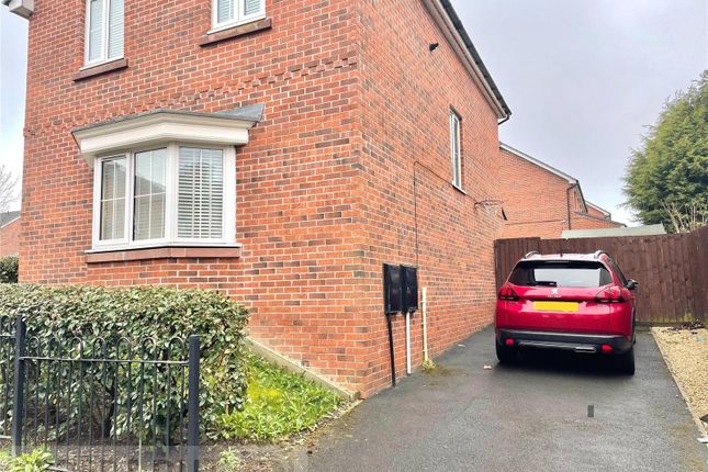 Detached house to rent in Elm Way, Chadderton, Oldham, Greater Manchester