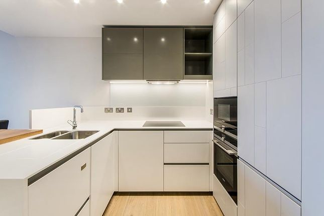 Flat to rent in Tapestry Apartments, 1 Canal Reach, London
