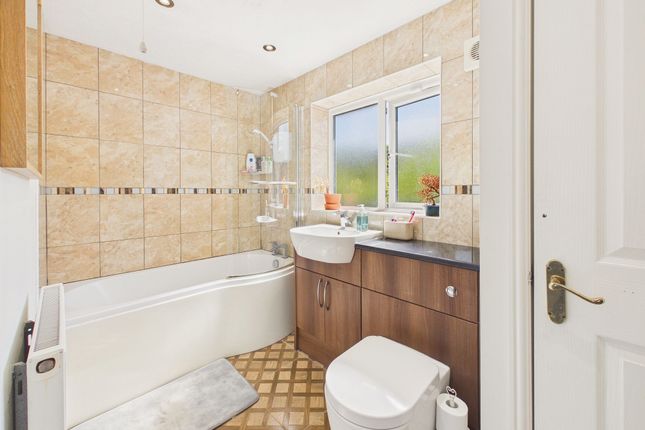 42 Thornhill Close, Gateshead photo 4