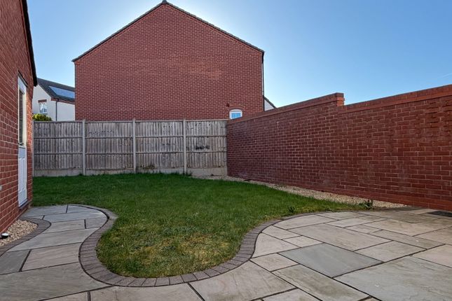 58, Furrow Close, Worcester photo 3
