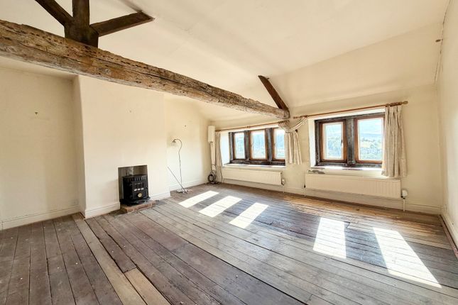 21, Cinderhills Road, West Yorkshire photo 2