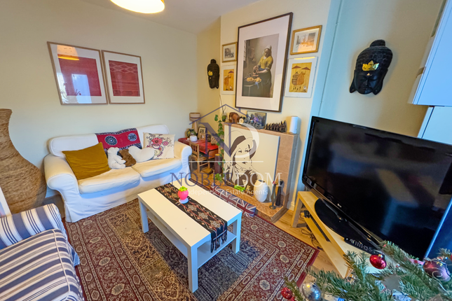 35 Amhurst Gardens, Isleworth photo 4