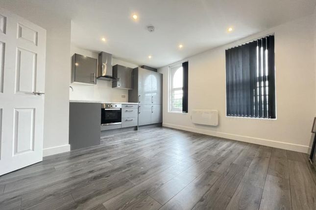 Thumbnail Flat to rent in Flat 13, Gledhow Road, Leeds