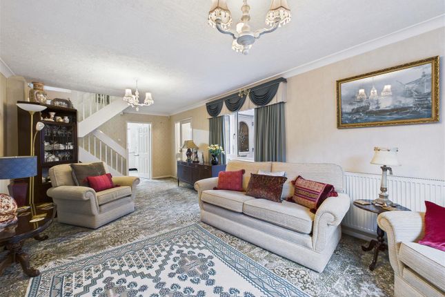 24, Chaddesden Close, Dronfield photo 3