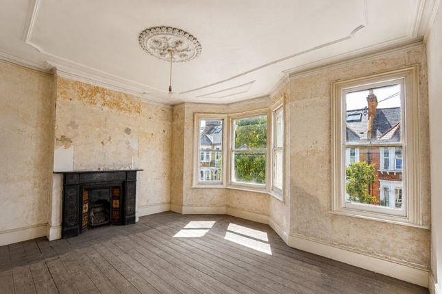 27 Forthbridge Road, London photo 5