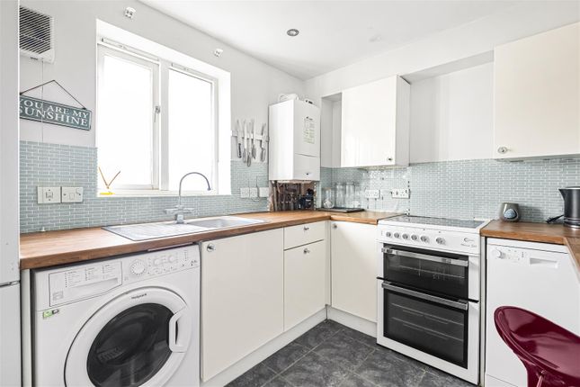 1-bed flat on 10 Worley Court, Sandifer Drive, London, £270,000