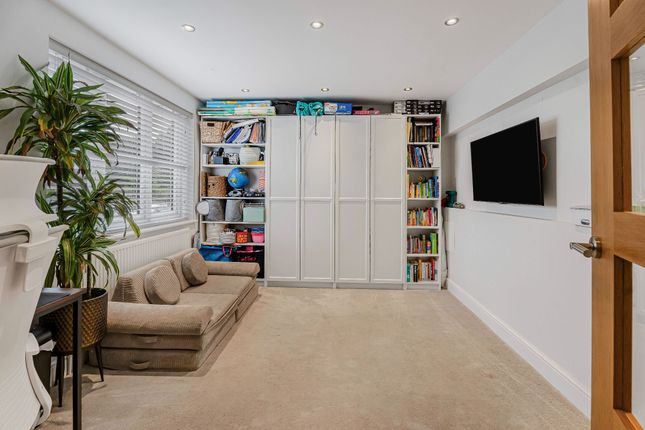 8 Meadow Close, Welham Green photo 3