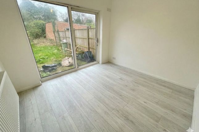 68, Wilsden Avenue, Luton photo 4