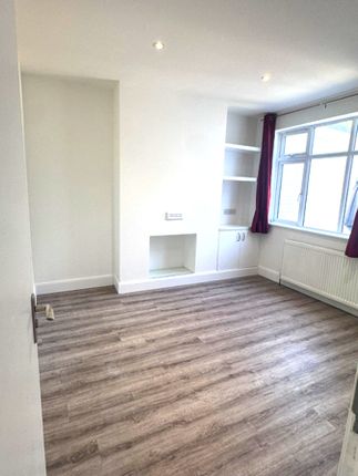 18, Marmion Avenue, London photo 3